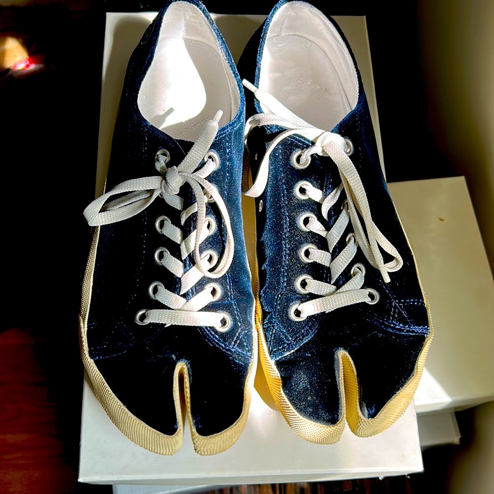 Velvet Tabi sneaker